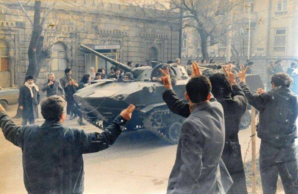 Azerbaijanis protest against the entrance of the Soviet tanks to the streets of capital Baku